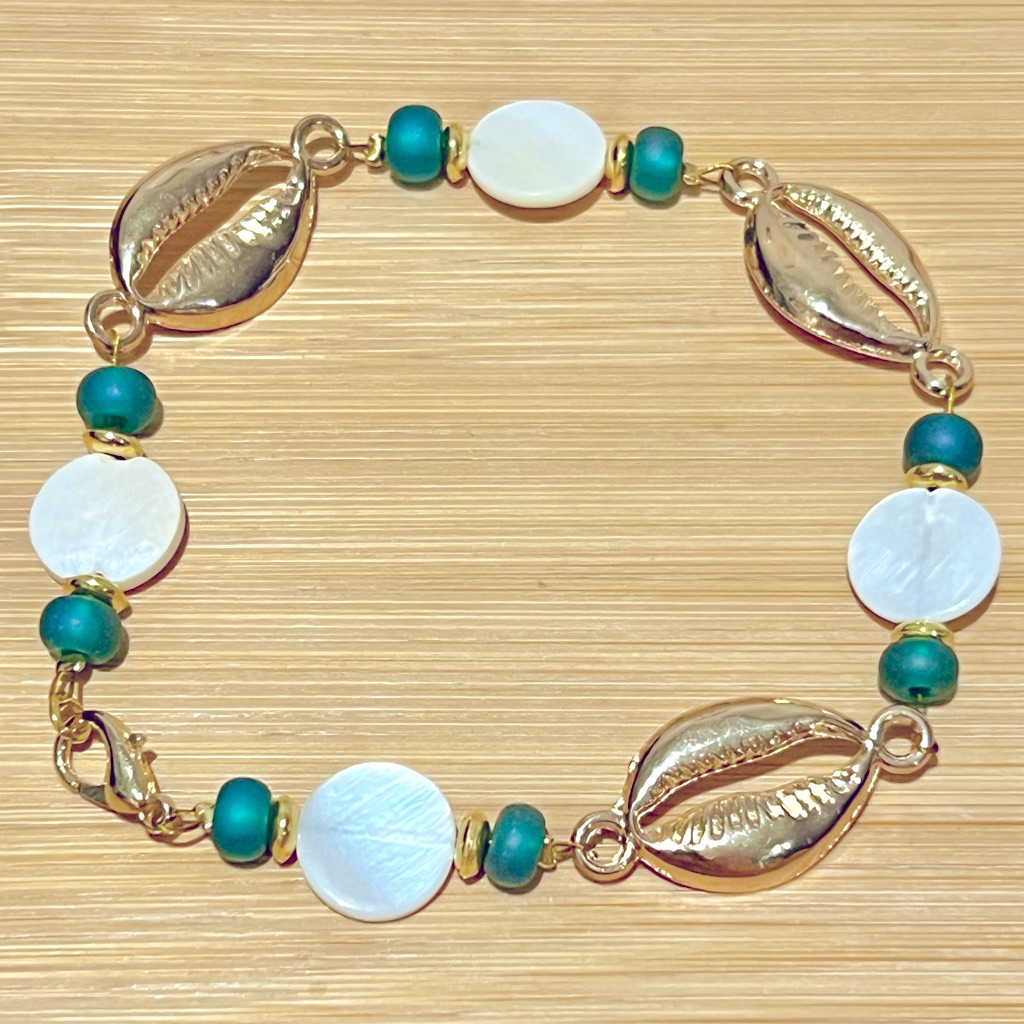 Beautiful Mother Of Pearl, Turquoise Glass & Gold Shell Charm Tropical Bracelet